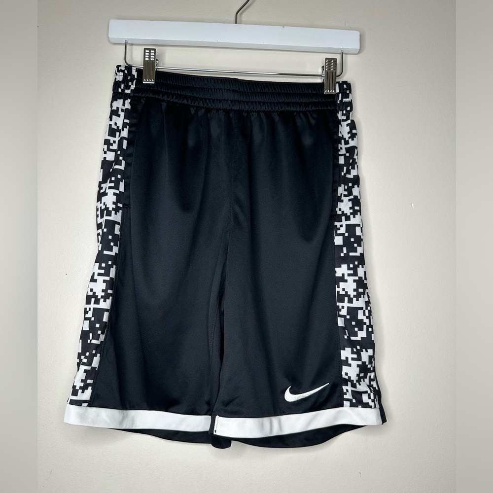 Nike Dri-Fit Trophy Printed Training 8” Shorts Big Kids (Boys) Size L